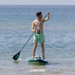 HUIIKE Stand Up Paddling Board mit Zubehör, Paddel, Finnen, Pumpe. Paddle Sup Board Aufblasbar Hohe Stabilität und Widerstandsfähigkeit. 305 x 84 x 15 cm, Belastbar bis 130 kg